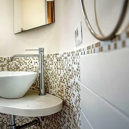 Ambitious Bed and Breakfast 4*